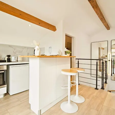 Bright - Ac- 2p - Center Of St Tropez *