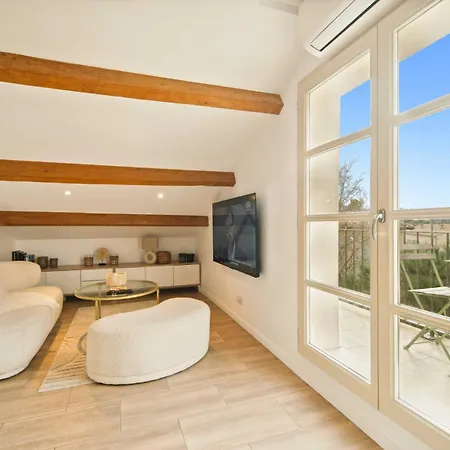 Bright - Ac- 2p - Center Of St Tropez